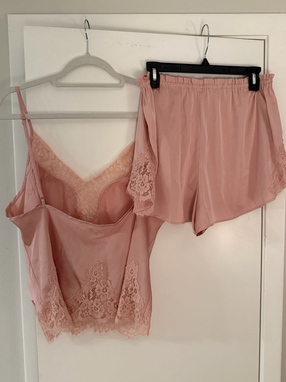 Homebodii Sian Satin Lace Cami & Shorts Pajama Set Dusty Rose Pink Size L - Picture 4 of 6